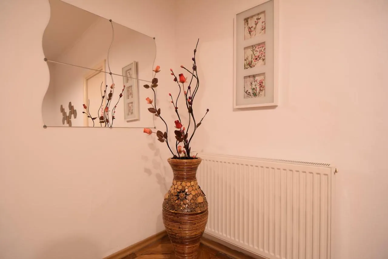 Resedinta Lui Calin - Downtown Park Cismigiu Apartment Bucharest Romania
