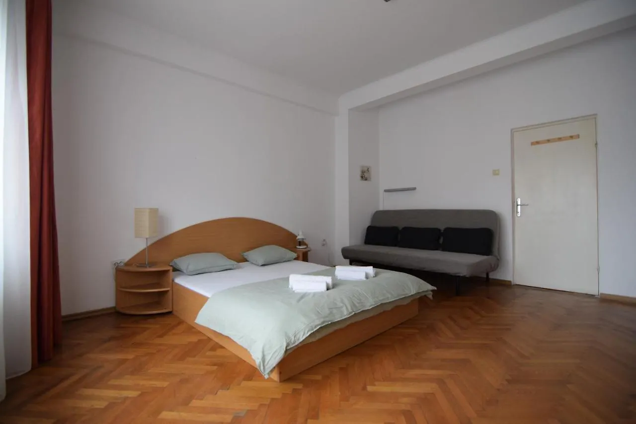 Resedinta Lui Calin - Downtown Park Cismigiu Apartment Bucharest Romania