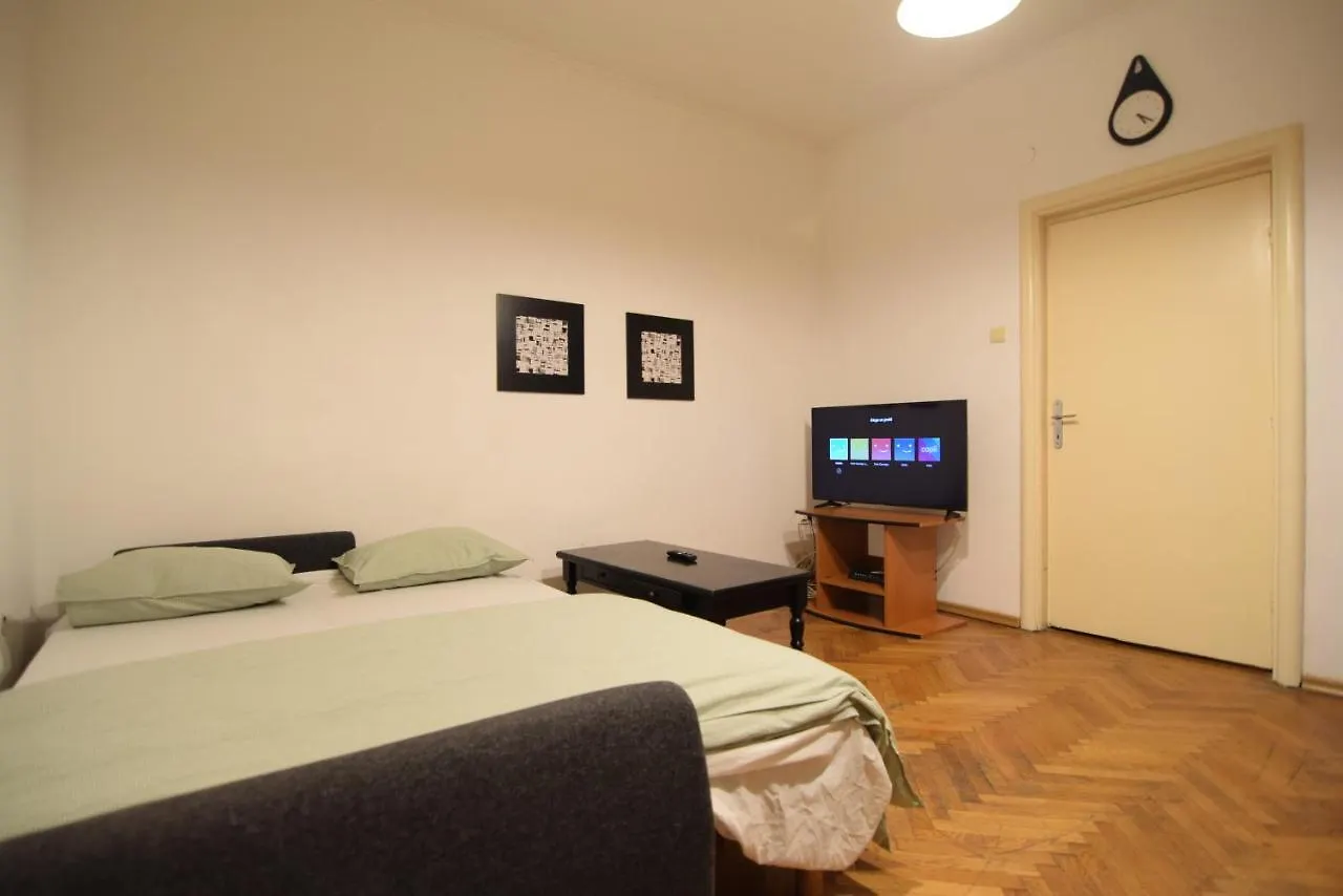 Resedinta Lui Calin - Downtown Park Cismigiu Apartment Bucharest 0*,  Romania